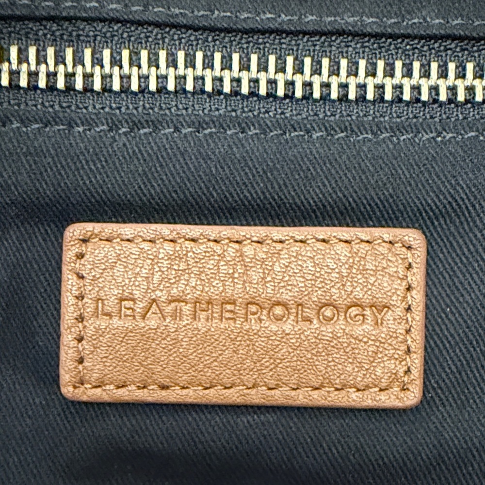 Leatherology Tote Bag with Pouch - Picture 2 of 11